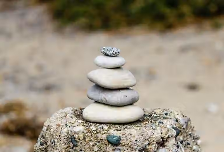 A cairn consisting of 5 stones